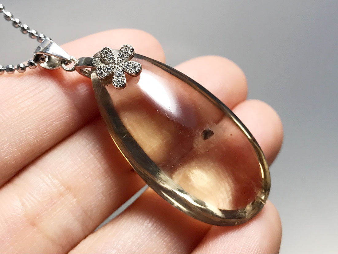 ガーネットinクォーツ ペンダントトップ / Garnet in Quartz (柘榴石