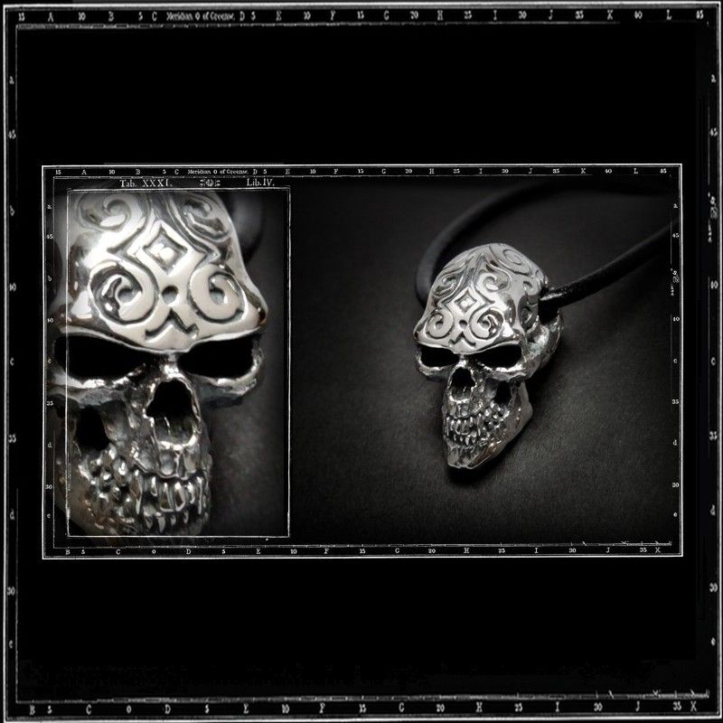 ENGRAVED SKULL PENDANT | クレイジーピッグ公式オンラインストア
