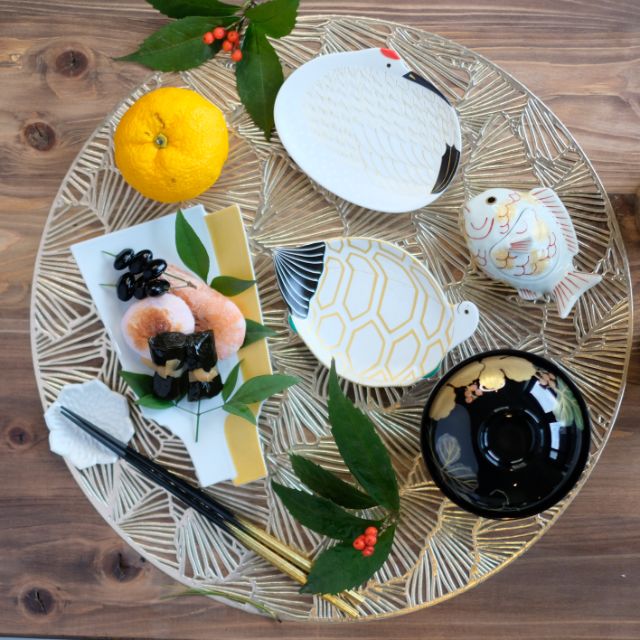 有田焼 錦雪衣菱模様亀形銘々皿 ｜ 四季折々のおしゃれな和食器通販