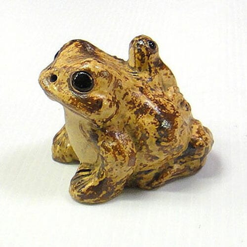 釉薬陶器製 置物（オーナメント）信楽焼 蛙 カエル（子1匹） W7cm×D7
