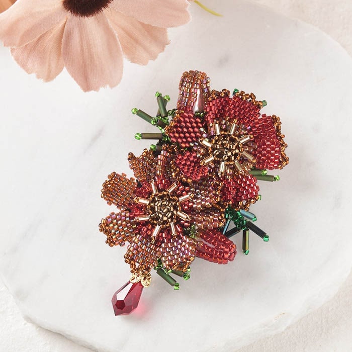 ☆12/8 再入荷☆ ビーズステッチで編むブローチ～チョコレートコスモス