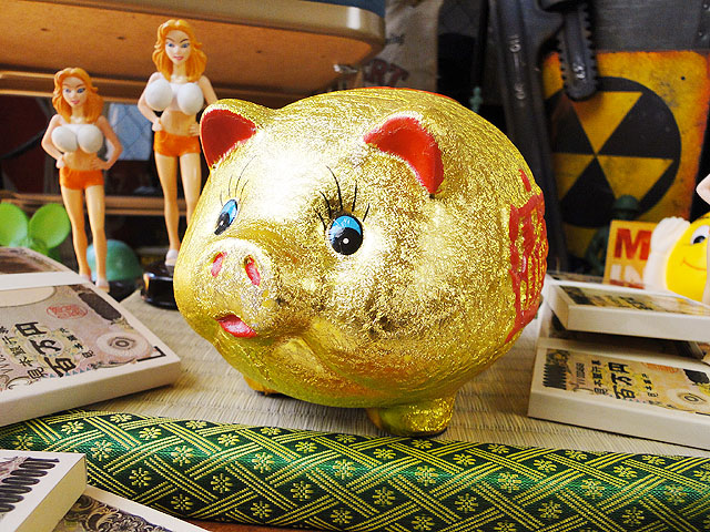 金運財運を招く縁起のいい金のブタさん 貯金箱 子豚 Sサイズの通販