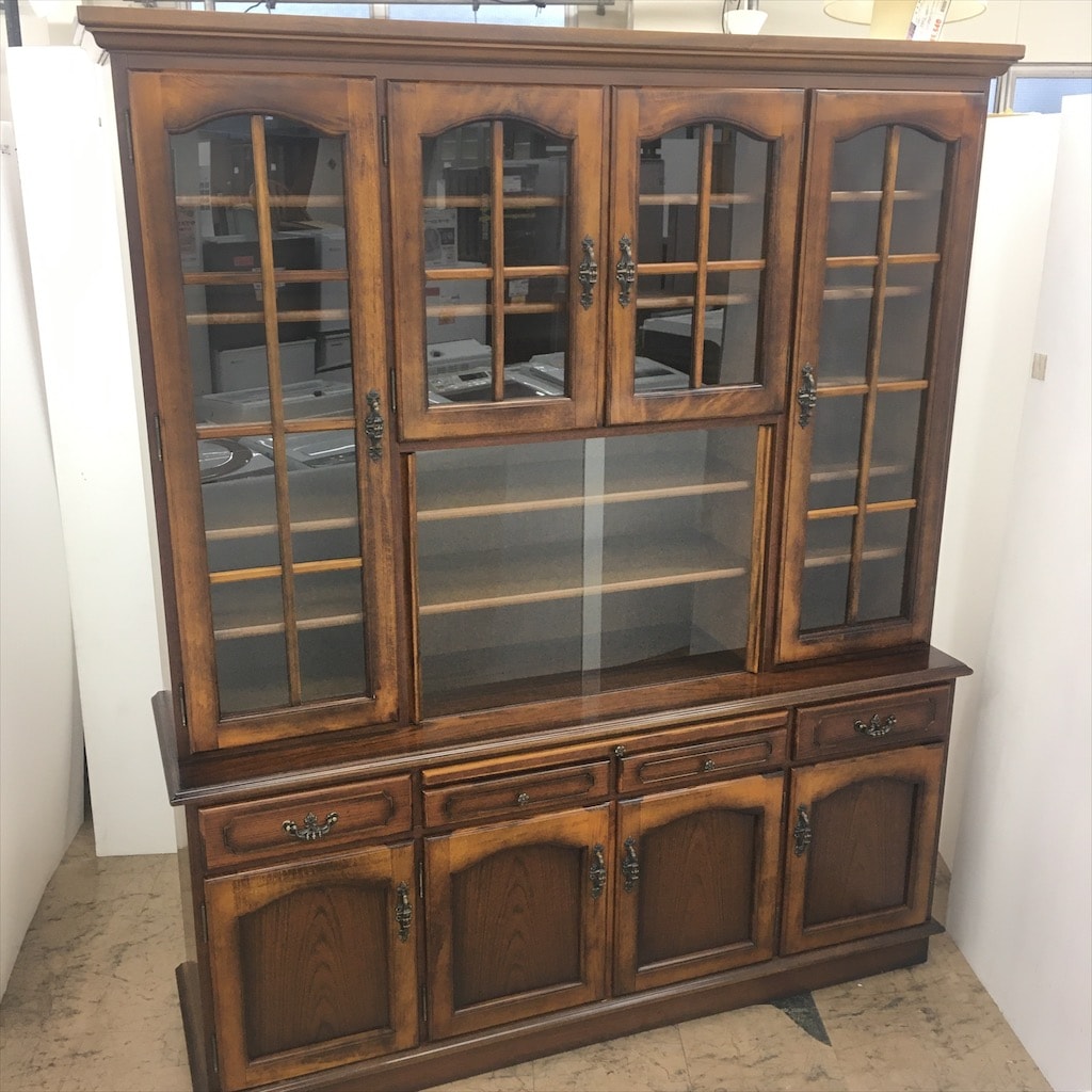 中古 近郊限定販売 自社便格安 カリモク コロニアル 4枚扉カップボード