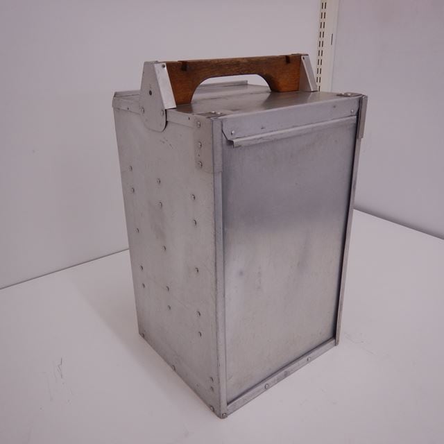 アルミ 出前箱 おかもち 中古 W260xD250xH420(+50)mm 4段 | すべての