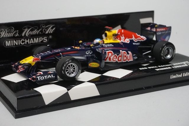 1/43 ミニチャンプス 410110201 レッドブルレーシング ルノー RB7