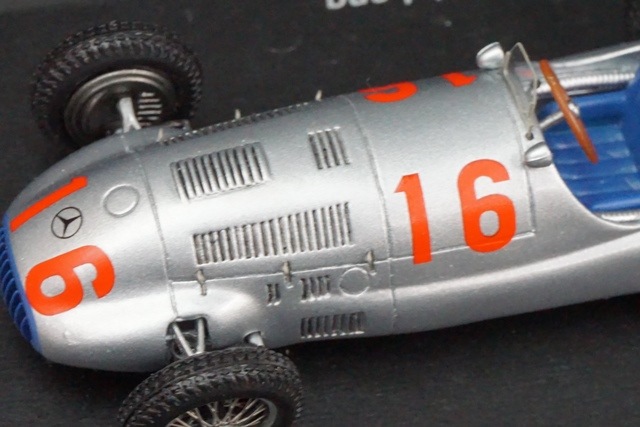 1/43スパーク S1033 メルセデスベンツ W165 トリポリ GP 1939 ＃16