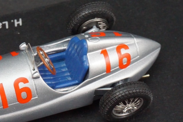 1/43スパーク S1033 メルセデスベンツ W165 トリポリ GP 1939 ＃16