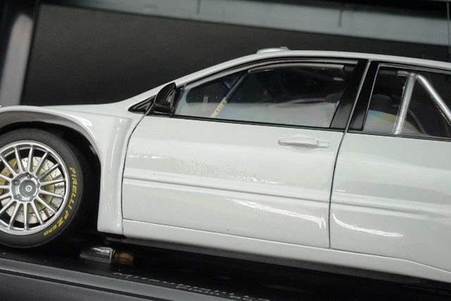 1/18 オートアート 80527 三菱 ランサー WRC05 PLAIN BODY VERSION