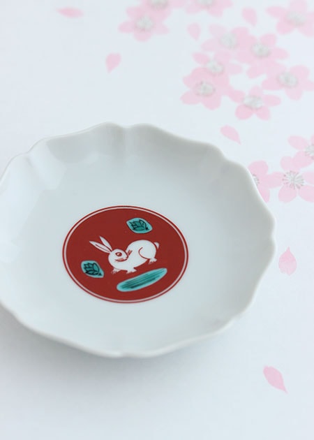 長右衛門窯 銘々皿（赤絵兎文・ 花型小）｜九谷焼のうつわ｜和食器通販