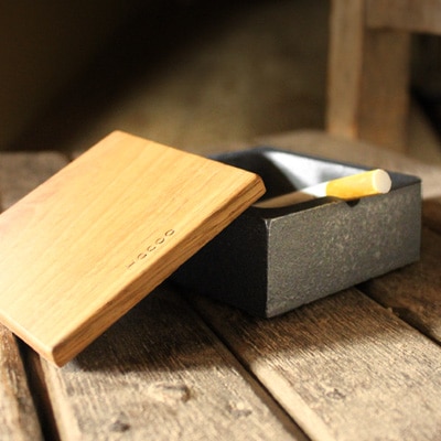 Ashtray」鋳物と木のフタ付き灰皿/Hacoaブランド/北欧風デザイン