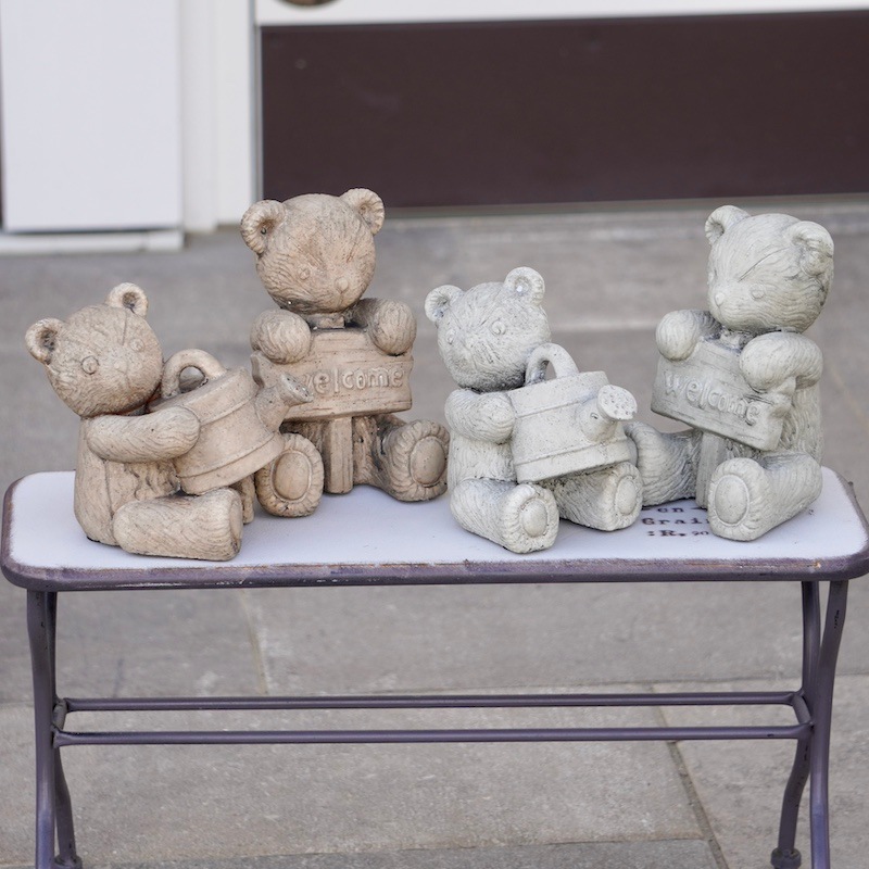 Welcomeボードのくまさんブラウン