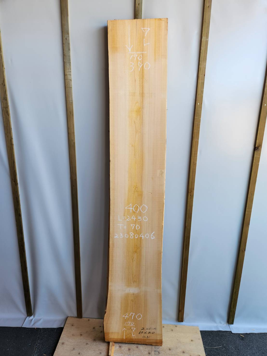 一枚板 天板 テレビ台やカウンター テーブルのDIY｜無垢板を安く買う