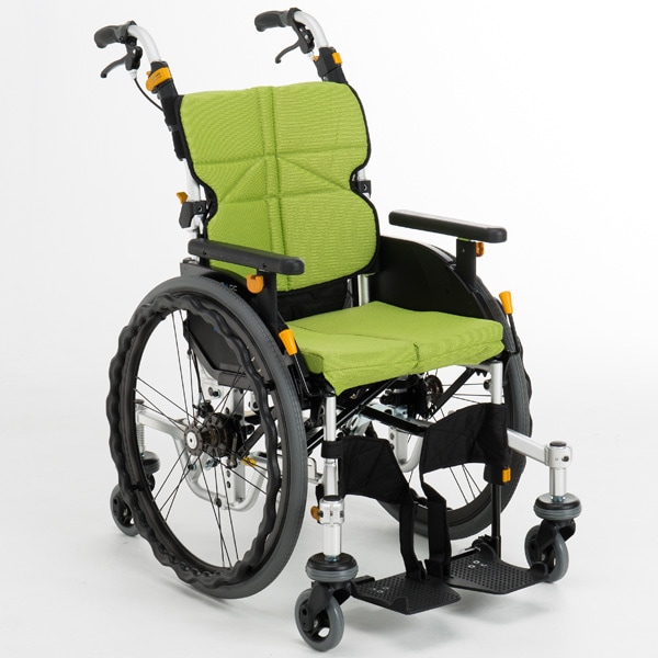自走用六輪車いす NEXT-71B「ネクストコア-くるり 自走用 エアータイヤ
