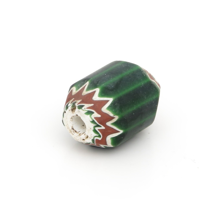 6層グリーンシェブロンビーズ 【Antique Venetian 6 Layer Chevron