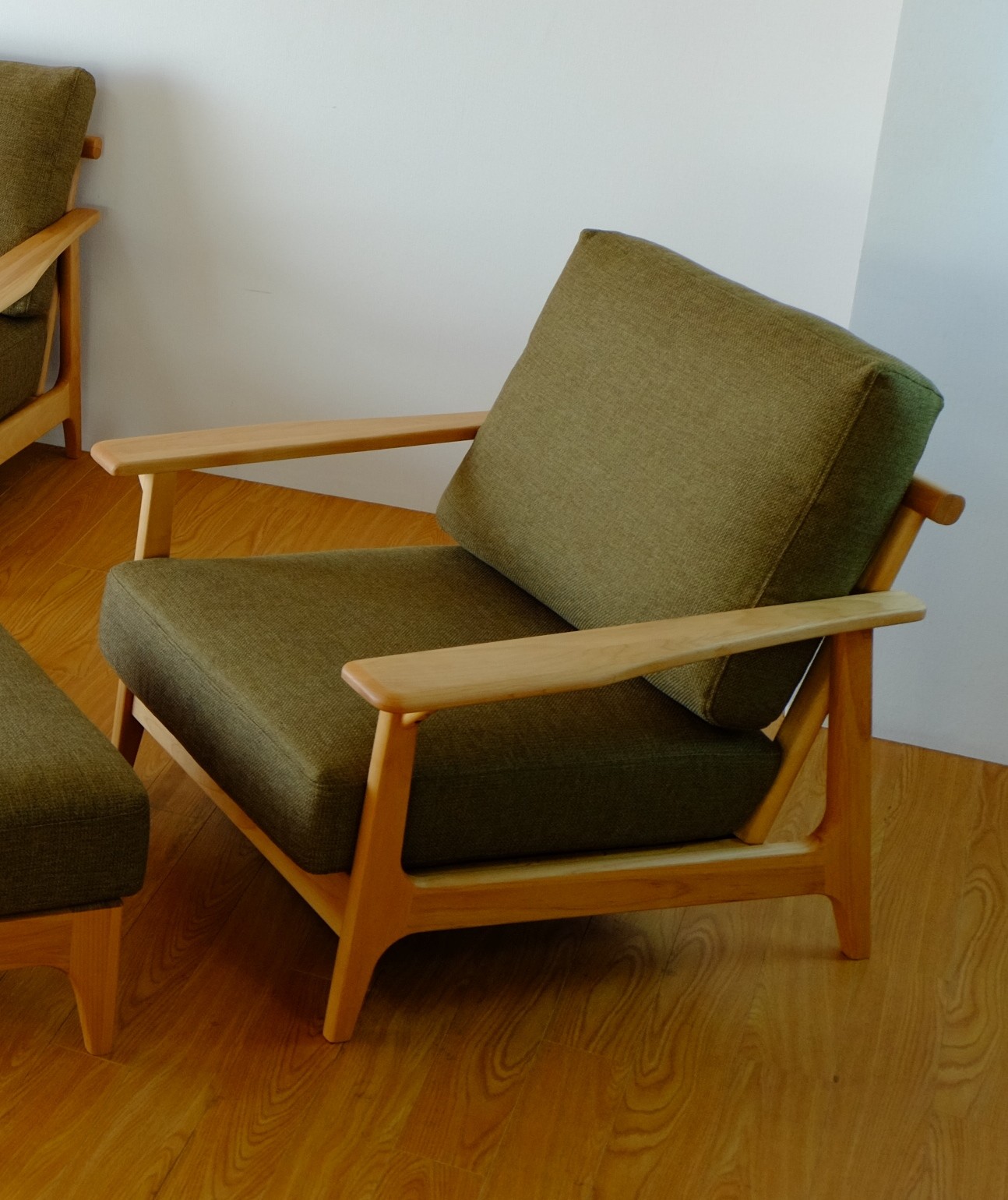 天然木の1人掛けソファ｜グリーンのファブリック | ER | ナチュラルな