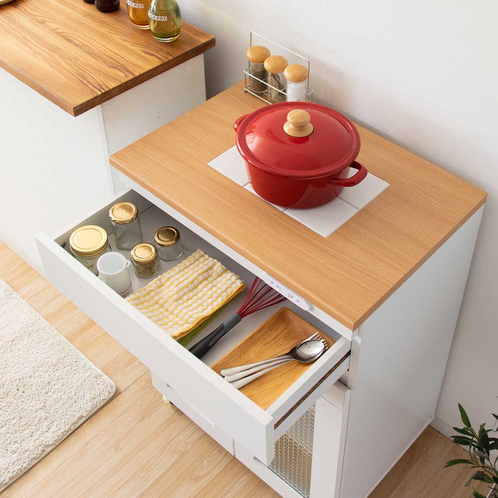 ナチュラル＆ホワイトが可愛いガラス扉のキッチン収納カウンター｜幅