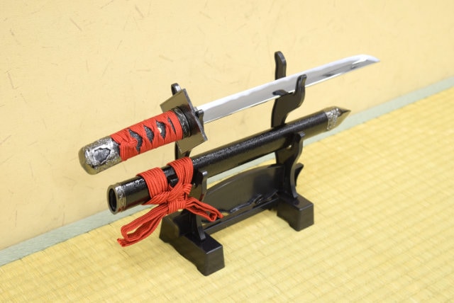 ミニ忍者刀 くノ一 刀掛台付 模造刀｜【公式】模造刀・居合刀の専門店