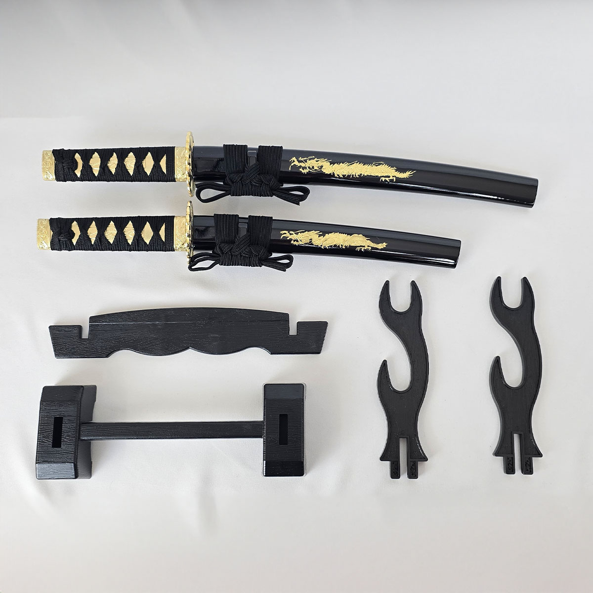 ミニミニ竜3点セット 彫金 黒 刀掛台付 刀身竜彫 模造刀｜【公式