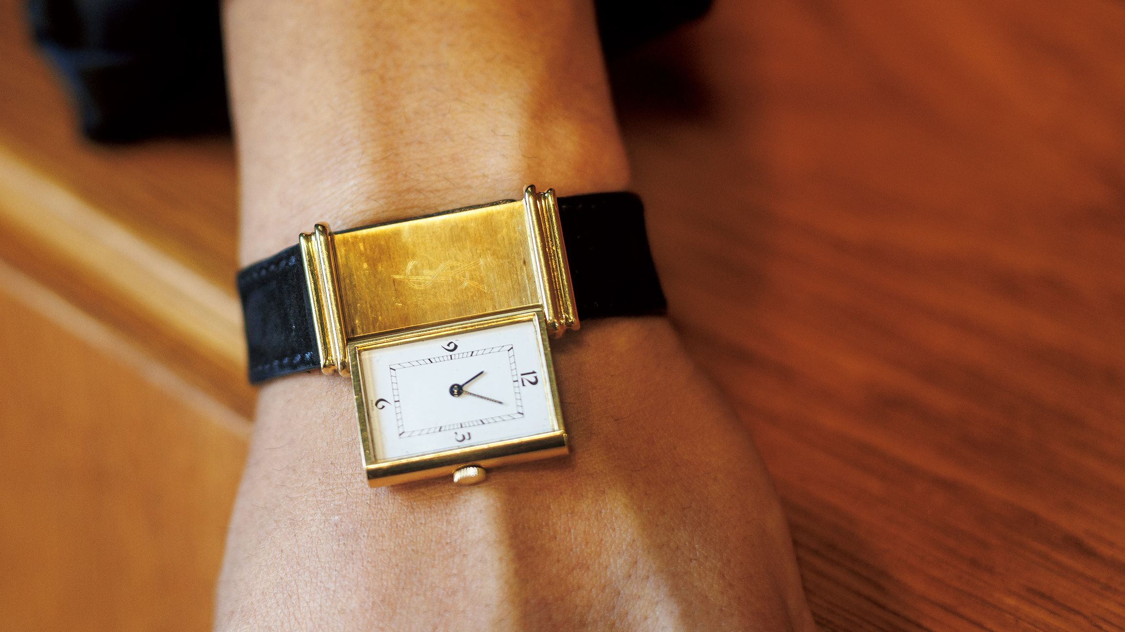 ギャラリー：YSLのイブ・サンローラン レベルソを選んだのは、江口時計