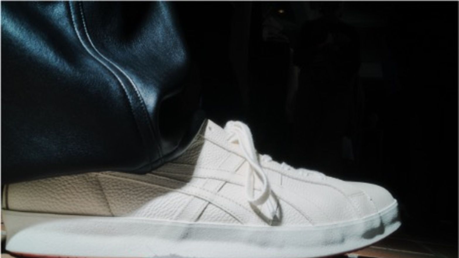 オニツカタイガーとチノのコラボレーション第3弾がいよいよ発売