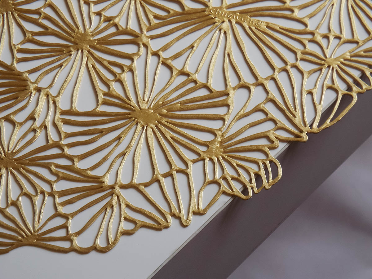 チルウィッチ ランチョンマット・デイジー｜ゴールドの花柄レース