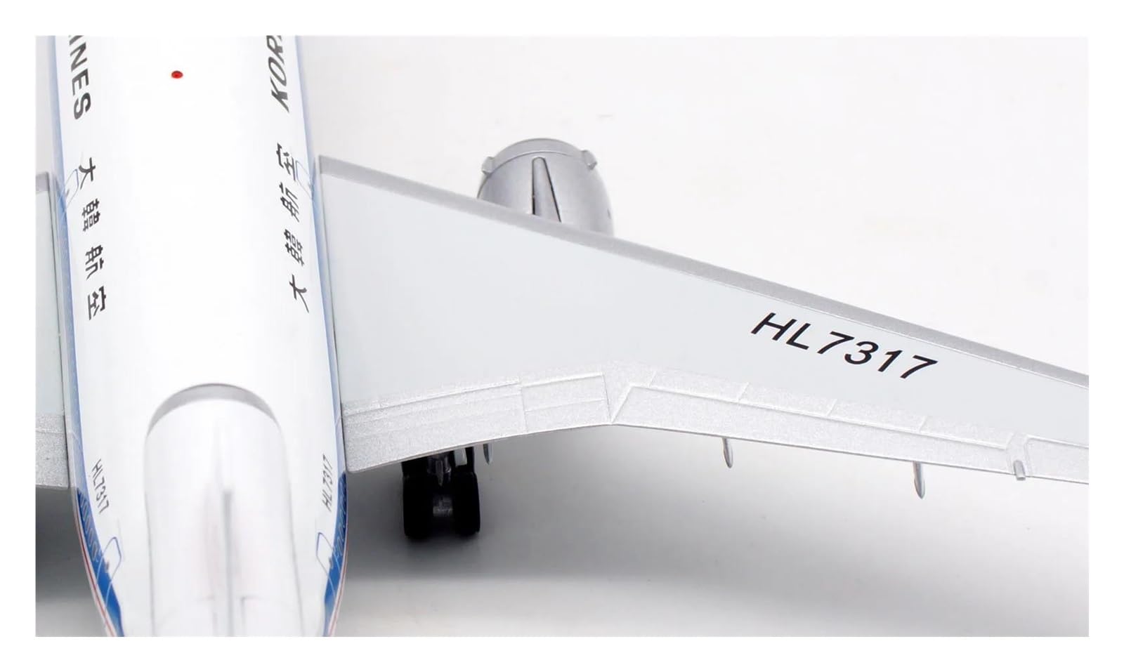 Amazon | 飛行機模型飛行機おもちゃの飛行機模型 1:200 スケール B