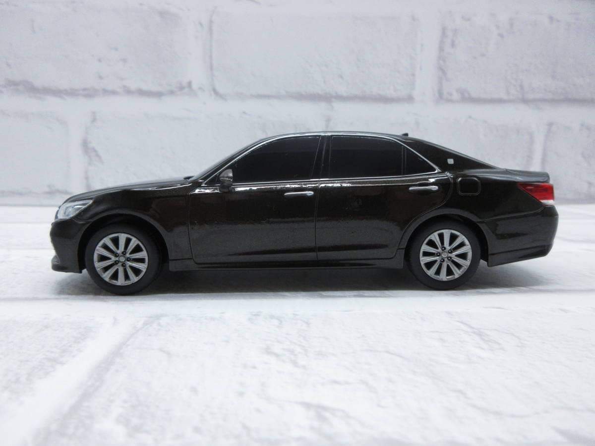 Amazon | ミニカー 1/30 トヨタ クラウンアスリート 210系 後期 ダーク