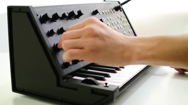 Amazon | KORG(コルグ) モノフォニック・アナログ・シンセサイザー MS