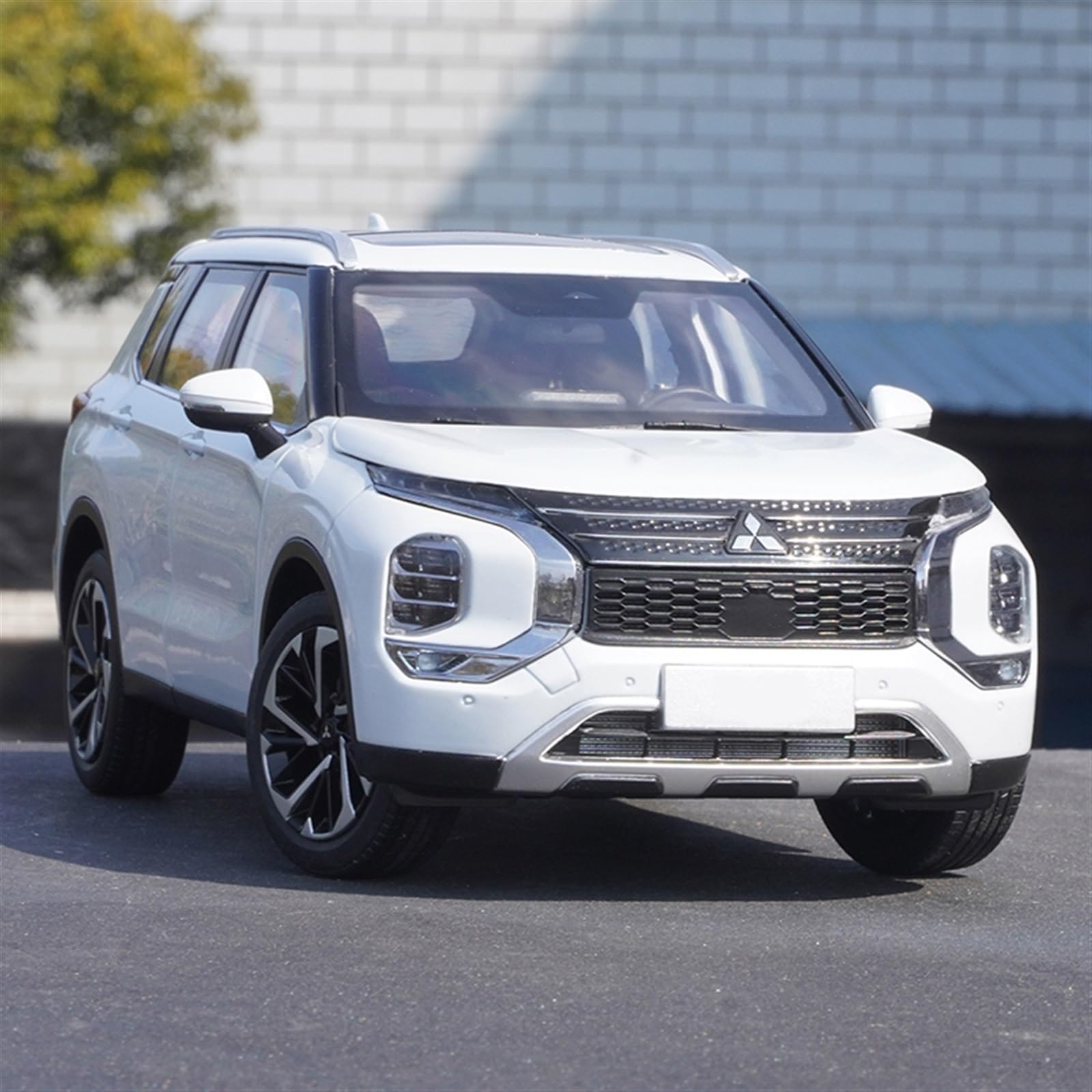 Amazon.co.jp: ミニカー スケールモデルカー 1/18 三菱アウトランダー