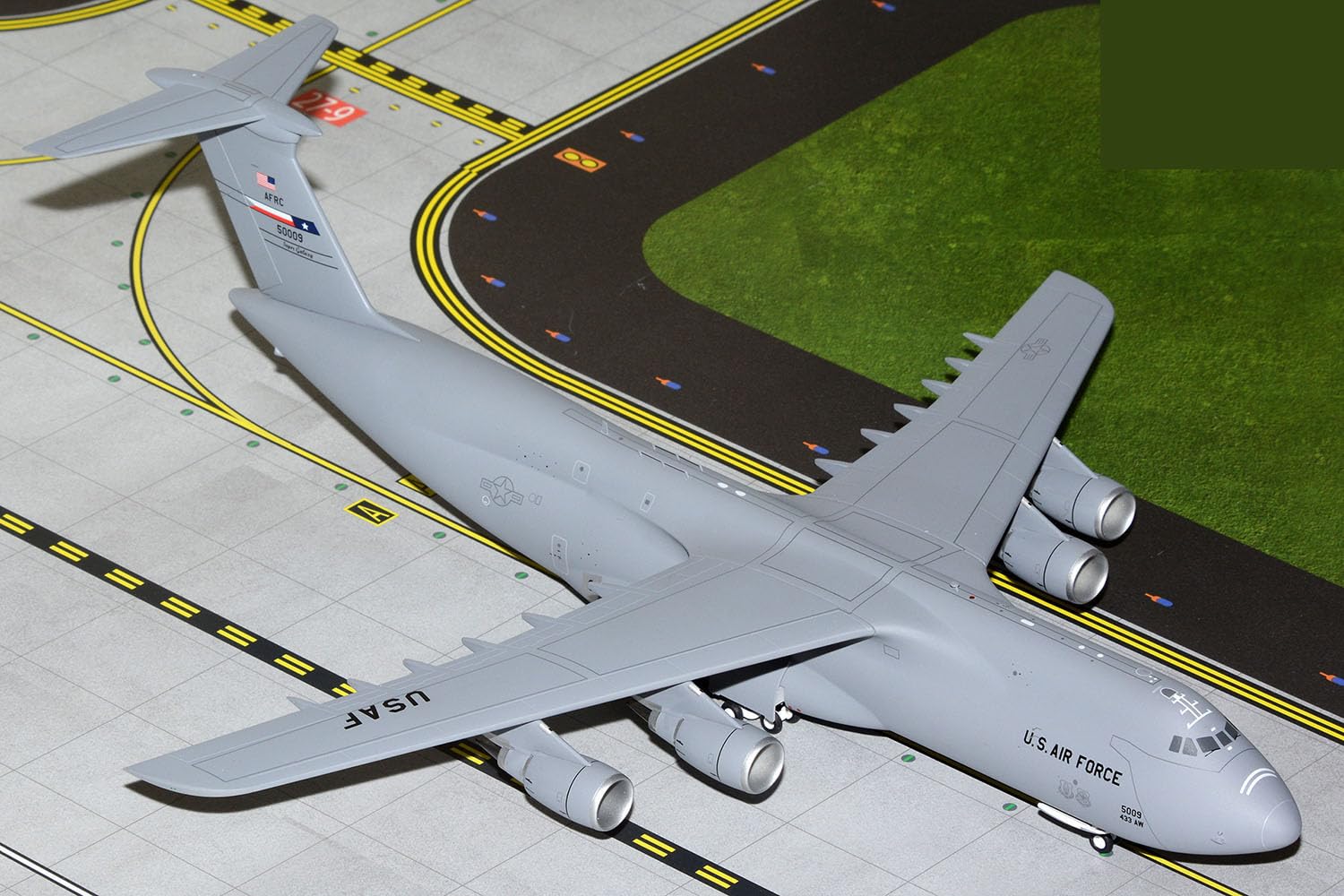 Amazon.com: GeminiJets G2AFO1135 US Air Force C-5M Super Galaxy