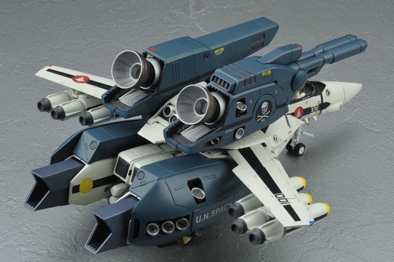 Amazon.co.jp: 1/60 超時空要塞マクロス 完全変形 VF-1S ストライク