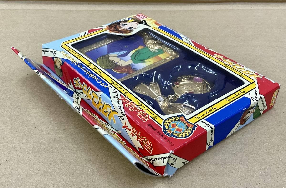 Amazon.co.jp: メダイユブローチ ママレード ボーイ 1994 : ファッション