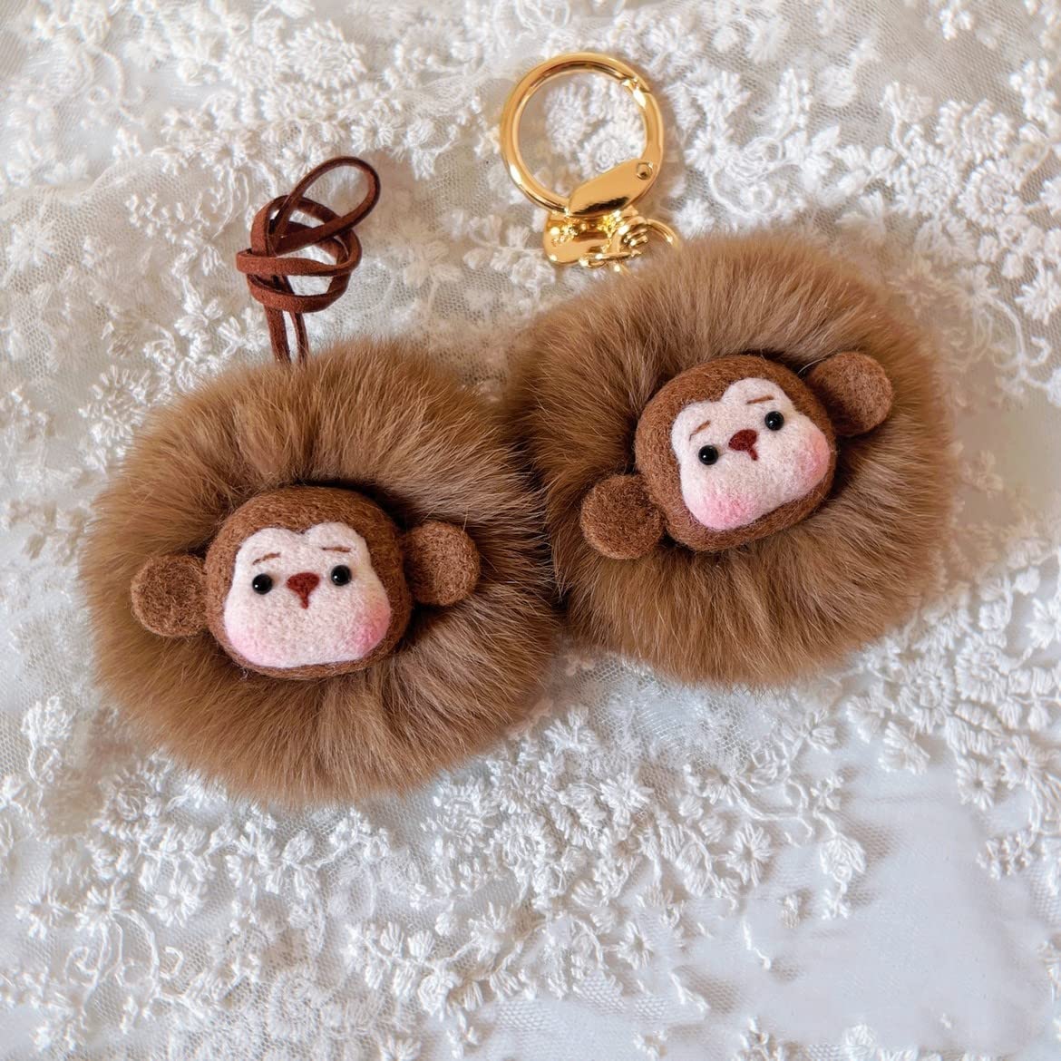 Amazon | 純手作りのウールフェルト完成品小さい猿キーホルダー