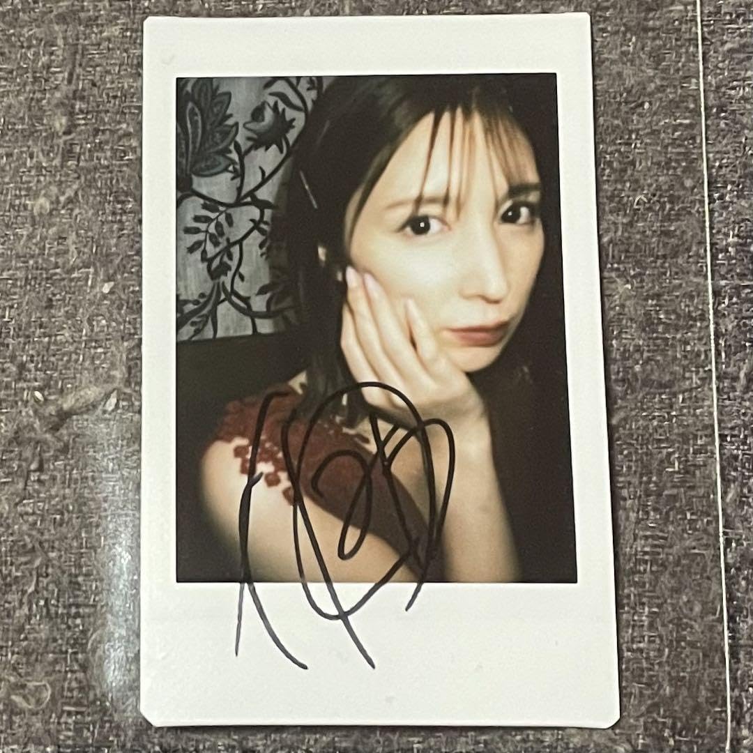 Amazon.co.jp: 仲村みう 写真集 Nevermind直筆サイン入りチェキ : おもちゃ