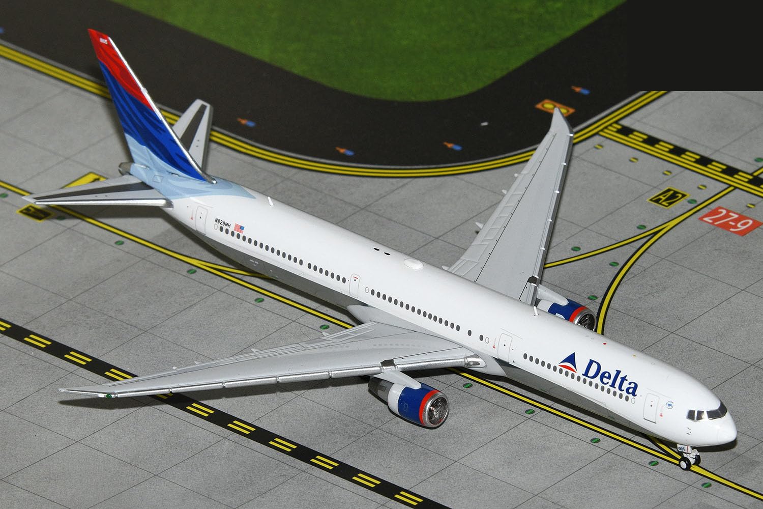 Amazon.co.jp: GeminiJets GJDAL2158 デルタ航空 ボーイング 767-400ER