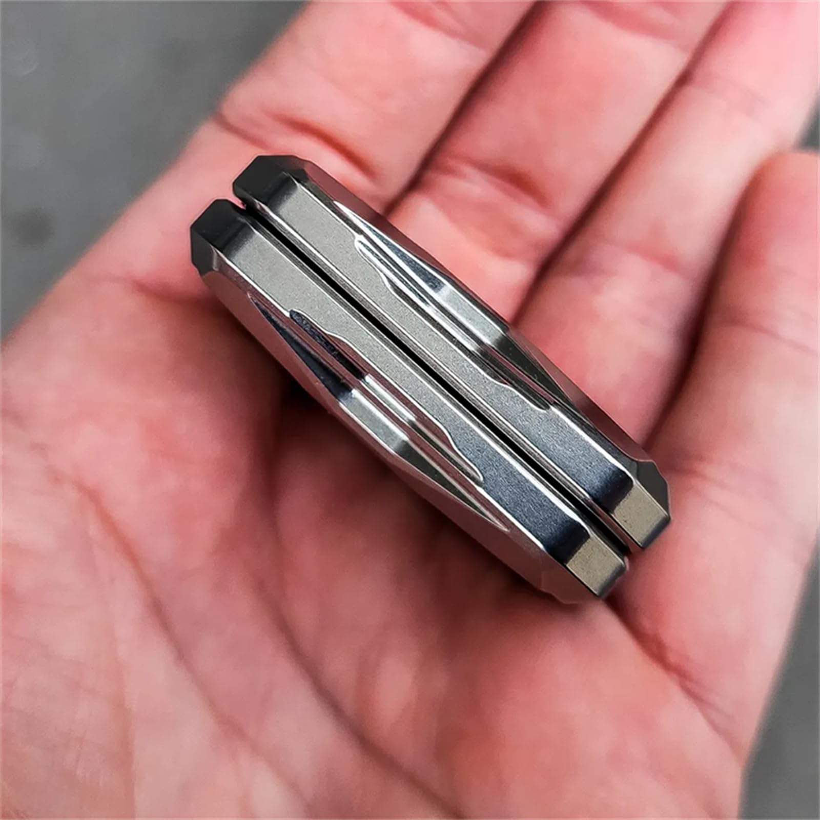 Amazon | チタン合金 King Crab Fidget Haptic Slider 金属EDC フィ