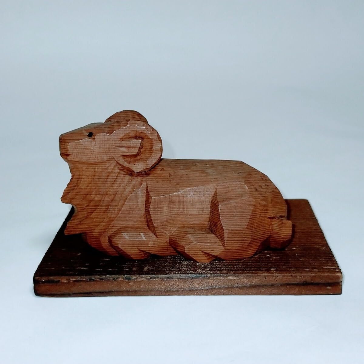 Amazon.co.jp: えと守未伊勢一刀彫中村良記彫刻師干支十支羊ヒツジ楠の