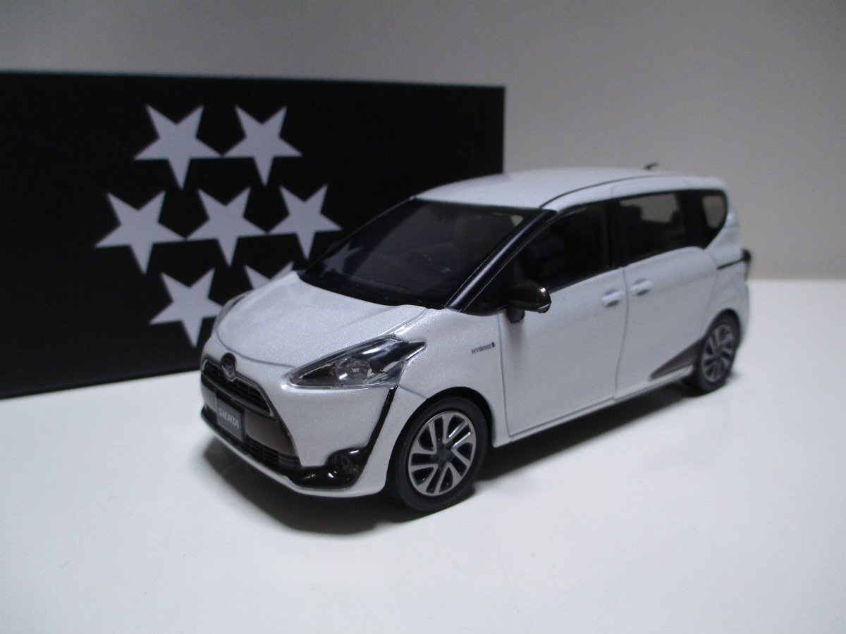 Amazon.co.jp: 1/30 トヨタ 新型シエンタ Sienta 非売品 カラー