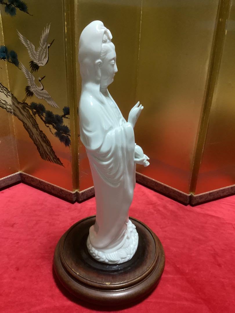 Amazon.co.jp: 鍋島焼 白磁 観音像 立像 置物 大五作 共箱入 : ホーム