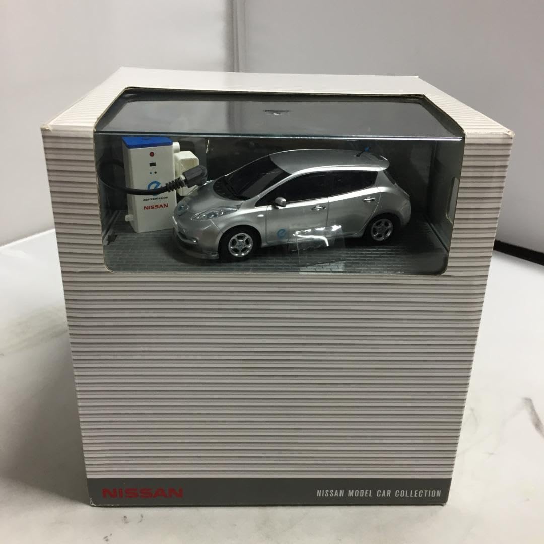 Amazon.co.jp: 日産 京商 LEAF 電気自動車 リーフ シルバー 自動車模型