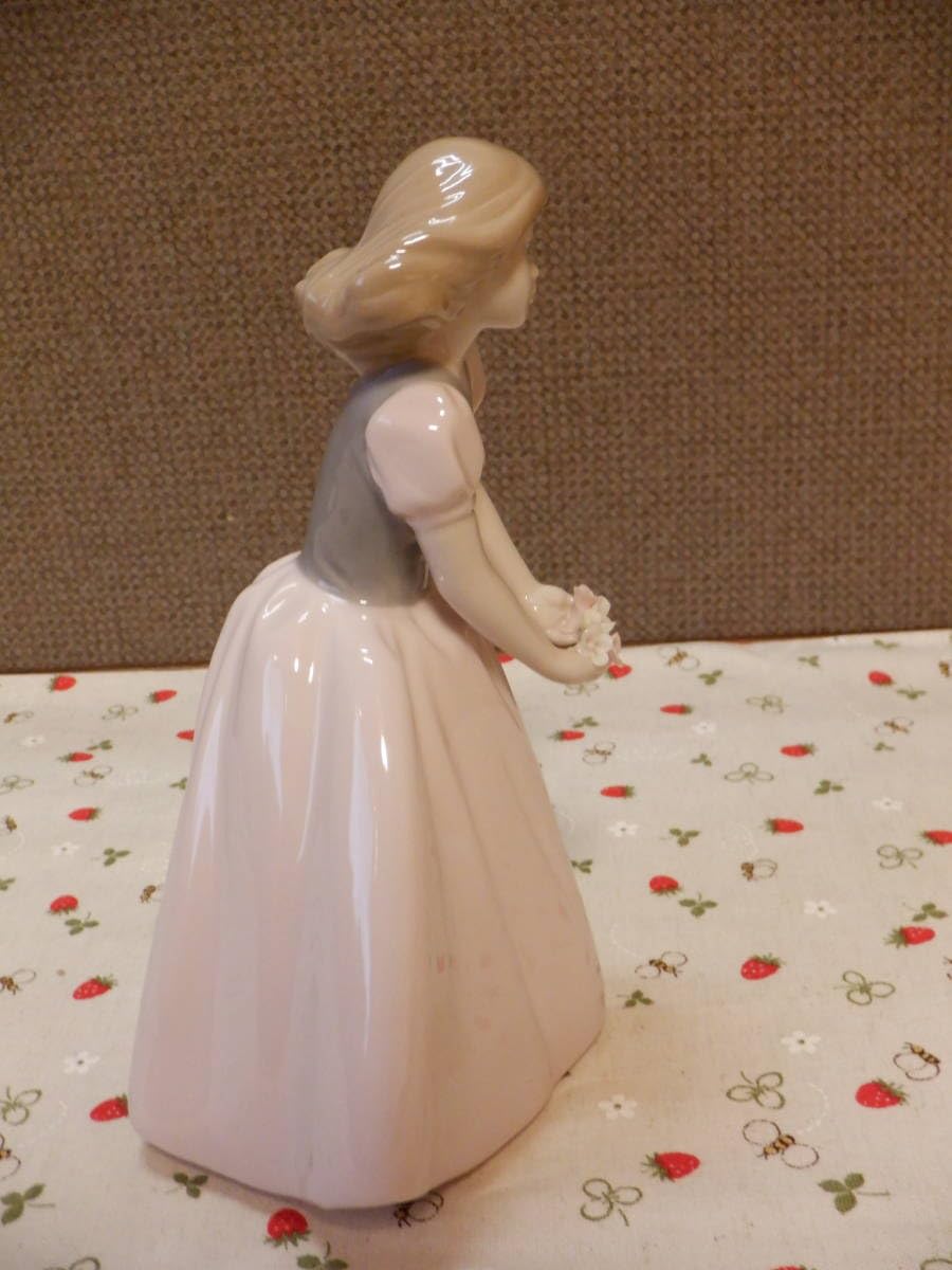 Amazon.co.jp: C5『NADAL（ナダル）陶製人形 フィギュリン花を