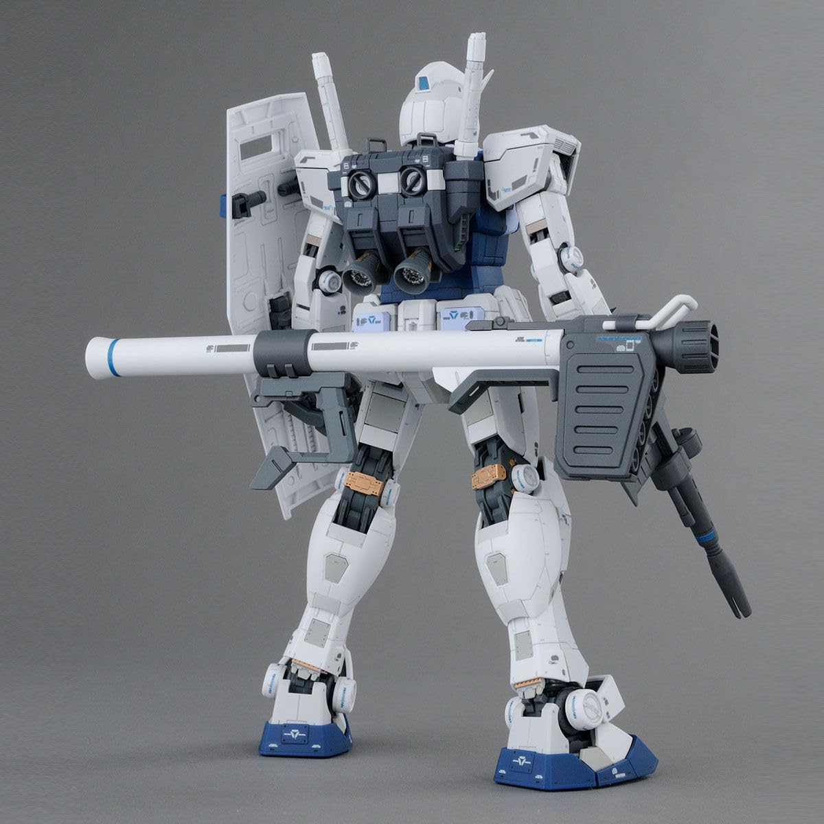 Amazon | 【MG】 1/100 ベース限定 RX-78-2 Ver.3.0 [ベースカラー