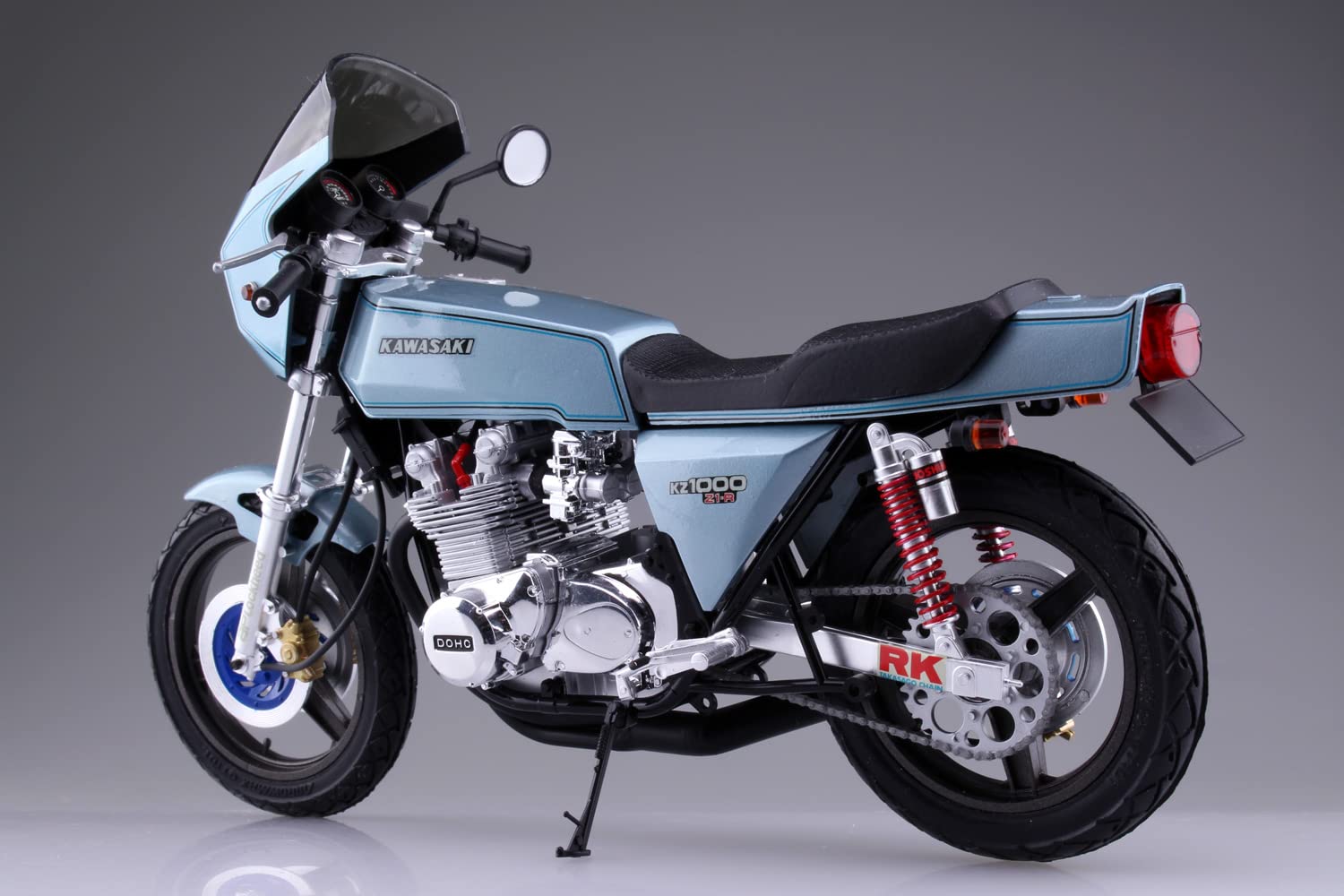 Amazon.com: Aoshima Kawasaki KZT00D Z1-R '77 with Custom Parts 1