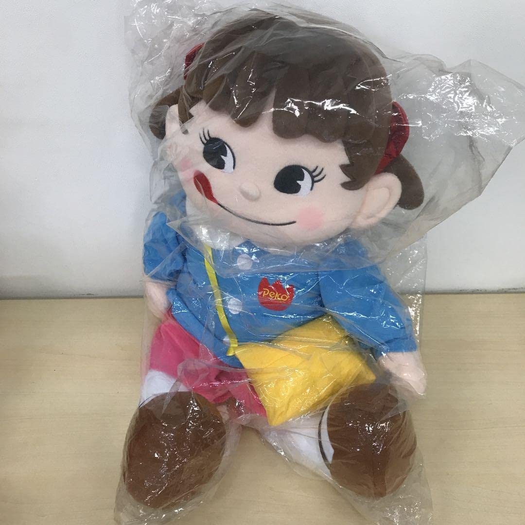 Amazon.co.jp: 園児服を着たペコちゃん ぬいぐるみ 大 : おもちゃ
