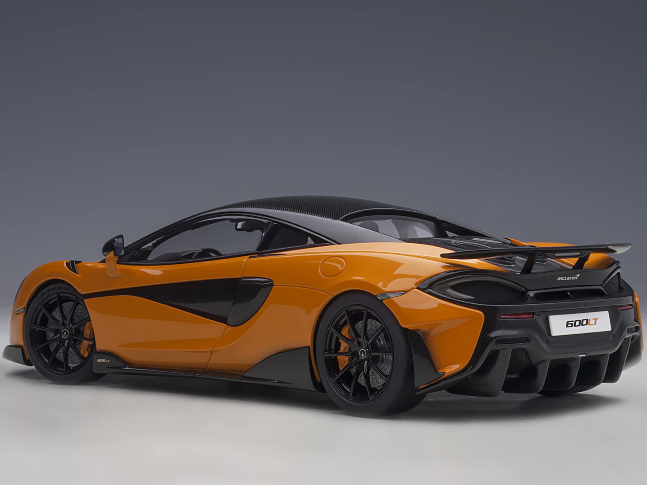 Amazon.com: Auto Art Models McLaren 600LT Myan Orange and Carbon 1