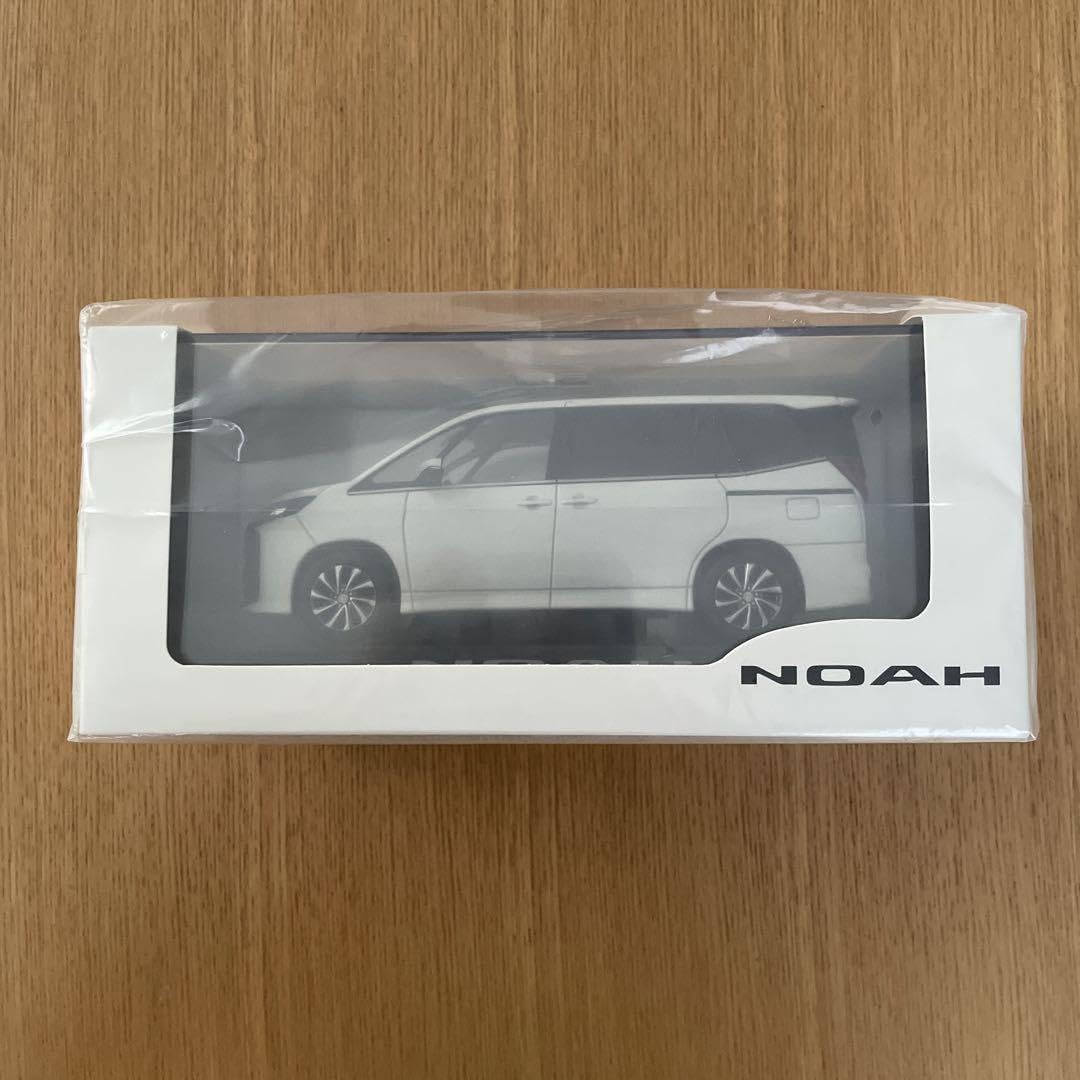 Amazon | トヨタ ノア ミニカー TOYOTA NOAH 1 30 ダイキャスト製