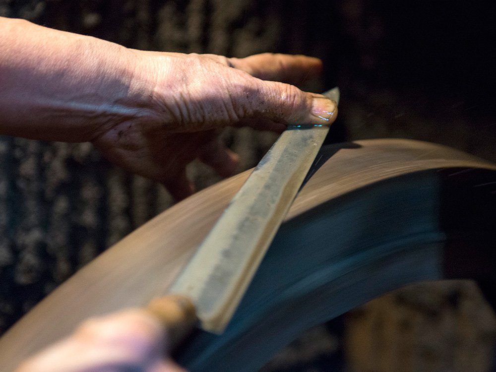 Amazon｜本焼白 出刃包丁 〔 安来鋼 白鋼三鋼 〕 180mm｜出刃包丁