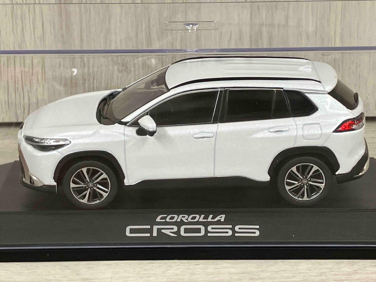 Amazon | ミニカー 1/30 カローラ クロス ミニカー ホワイト