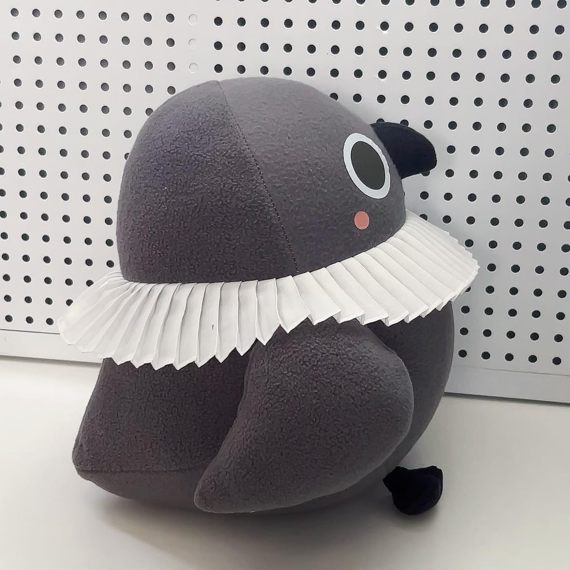 Amazon.co.jp: 恋と深空 シン カラス ぬいぐるみ コスプレ小物 枕