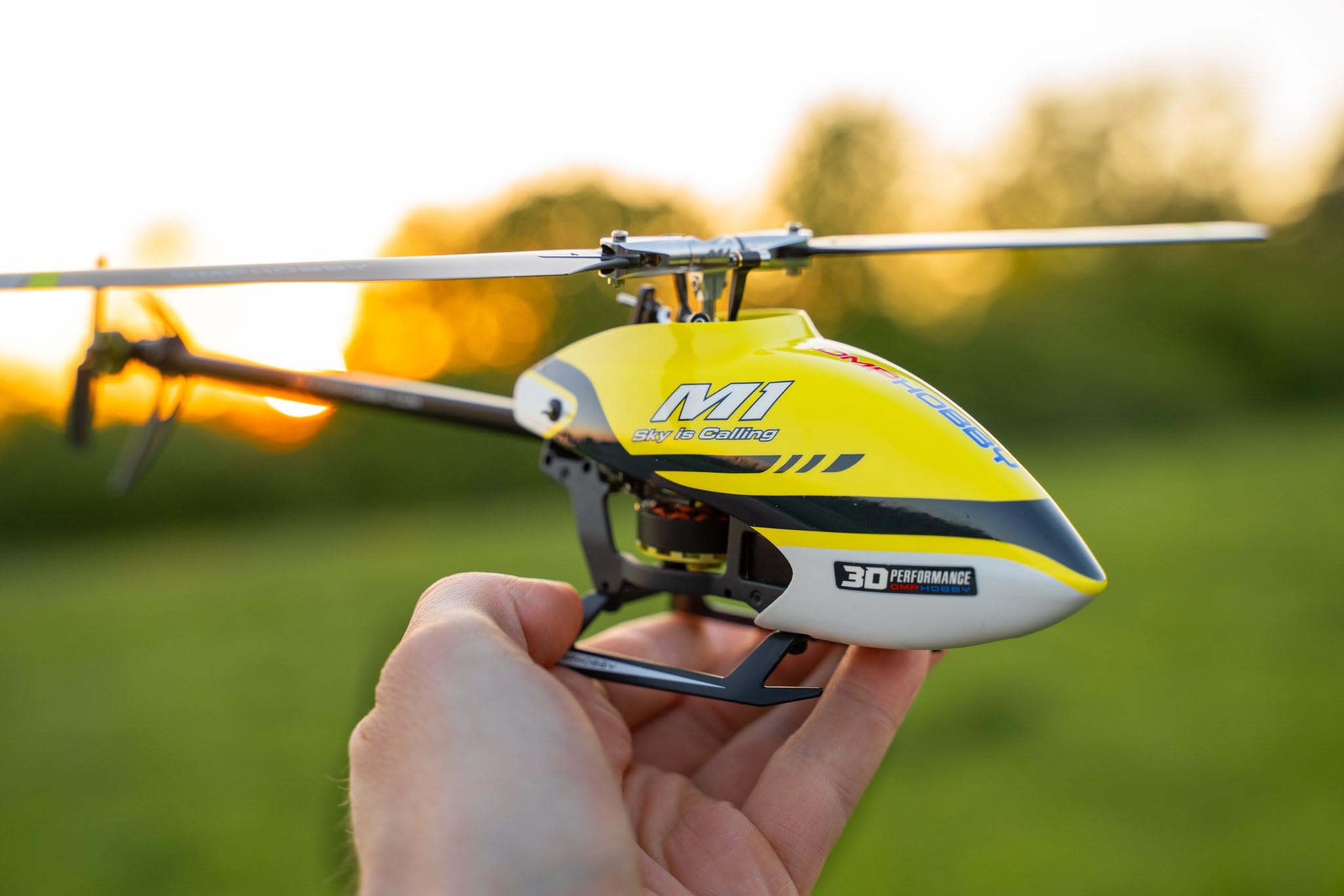 Amazon.com: OMPHOBBY M1 V1 RTF RC Helicopter for Adults, Ready-to